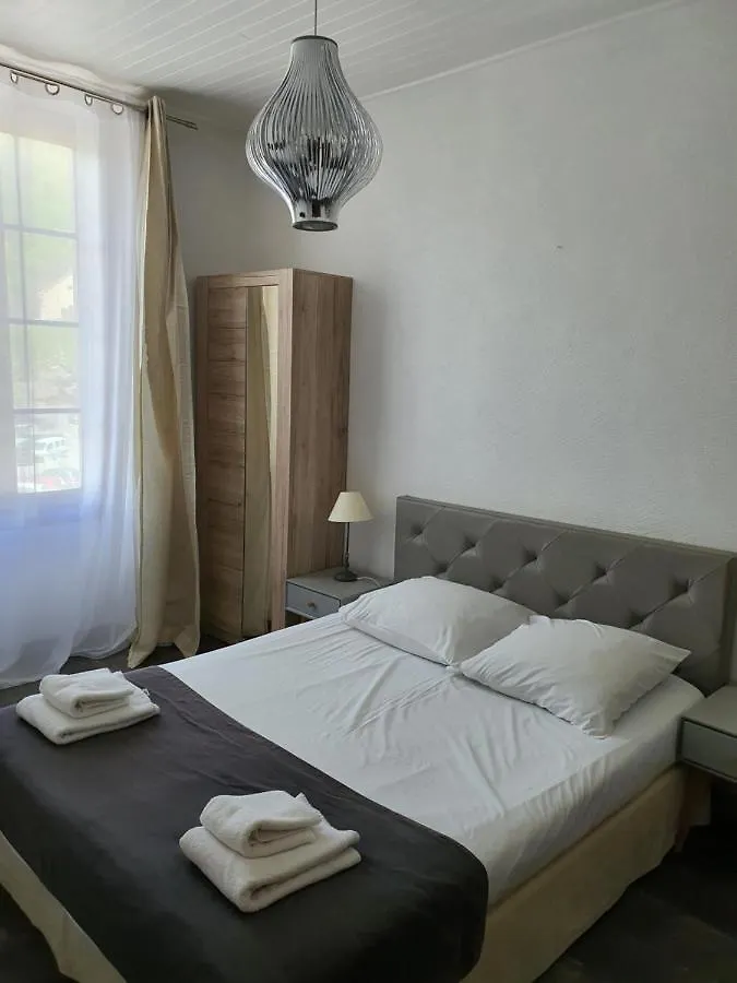 Ma Petite Auberge Castellane 2*,