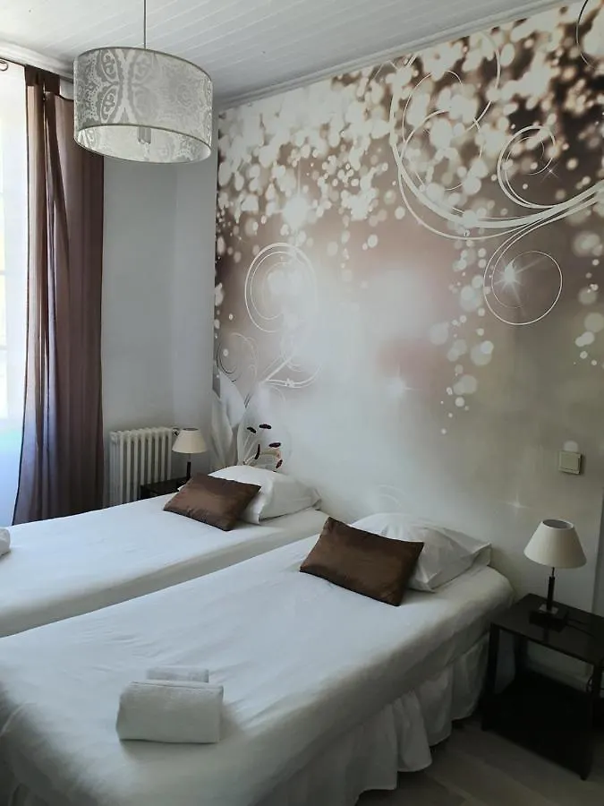 Ma Petite Auberge Castellane 2*,