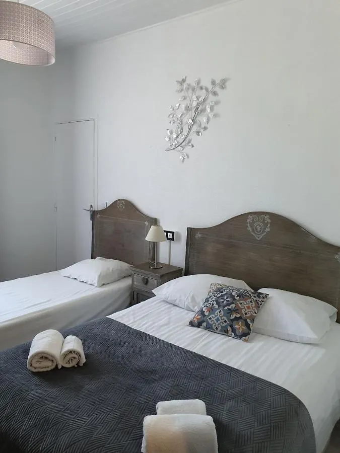 Ma Petite Auberge Castellane 2*,